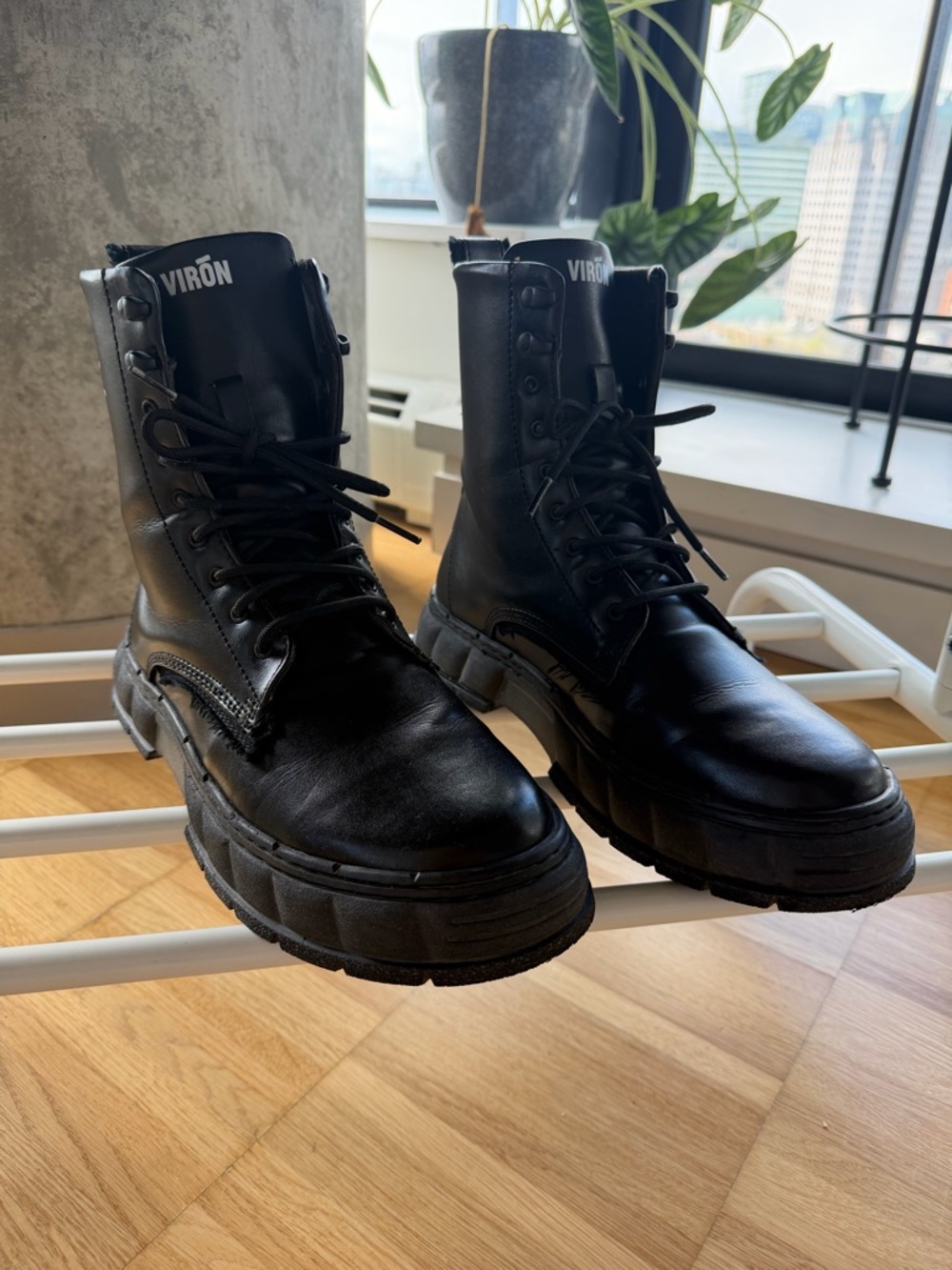 VIRÓN 1992 Black Boots – Men’s EU 42 – Chunky Vegan Boots